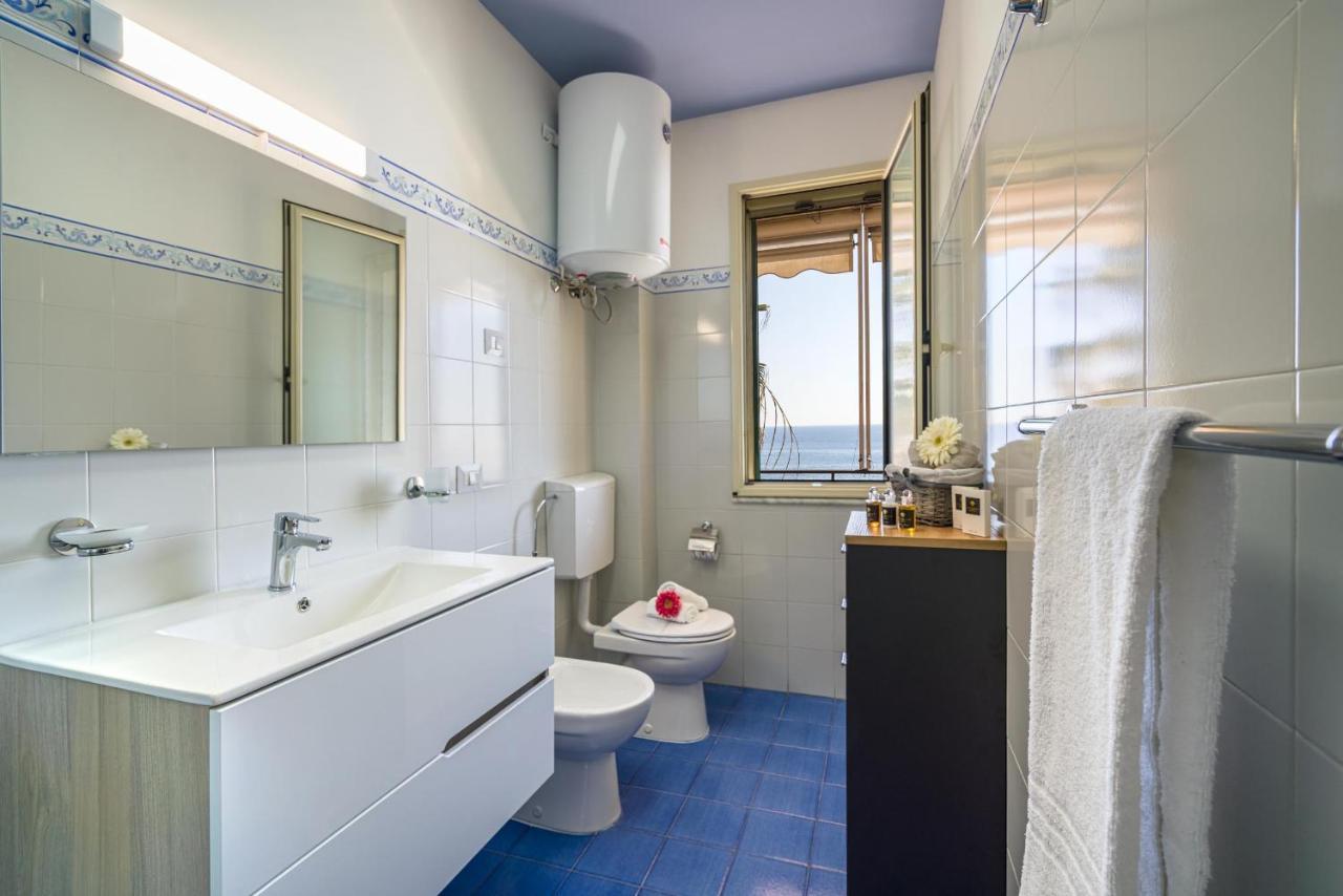 Ferienwohnung Loft Balcone Sul Mare Letojanni Exterior foto