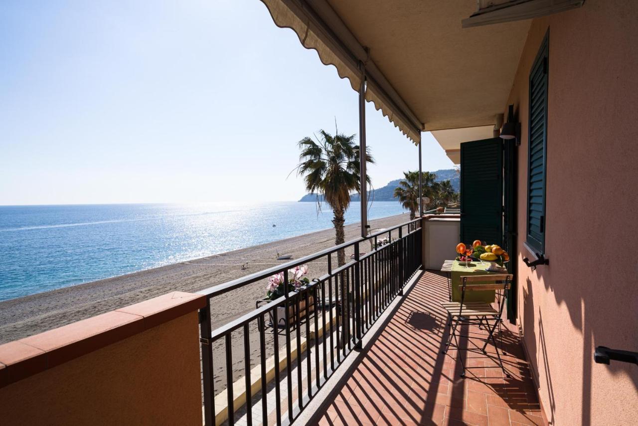 Ferienwohnung Loft Balcone Sul Mare Letojanni Exterior foto