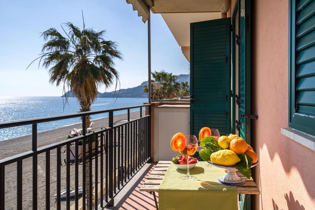 Ferienwohnung Loft Balcone Sul Mare Letojanni Exterior foto
