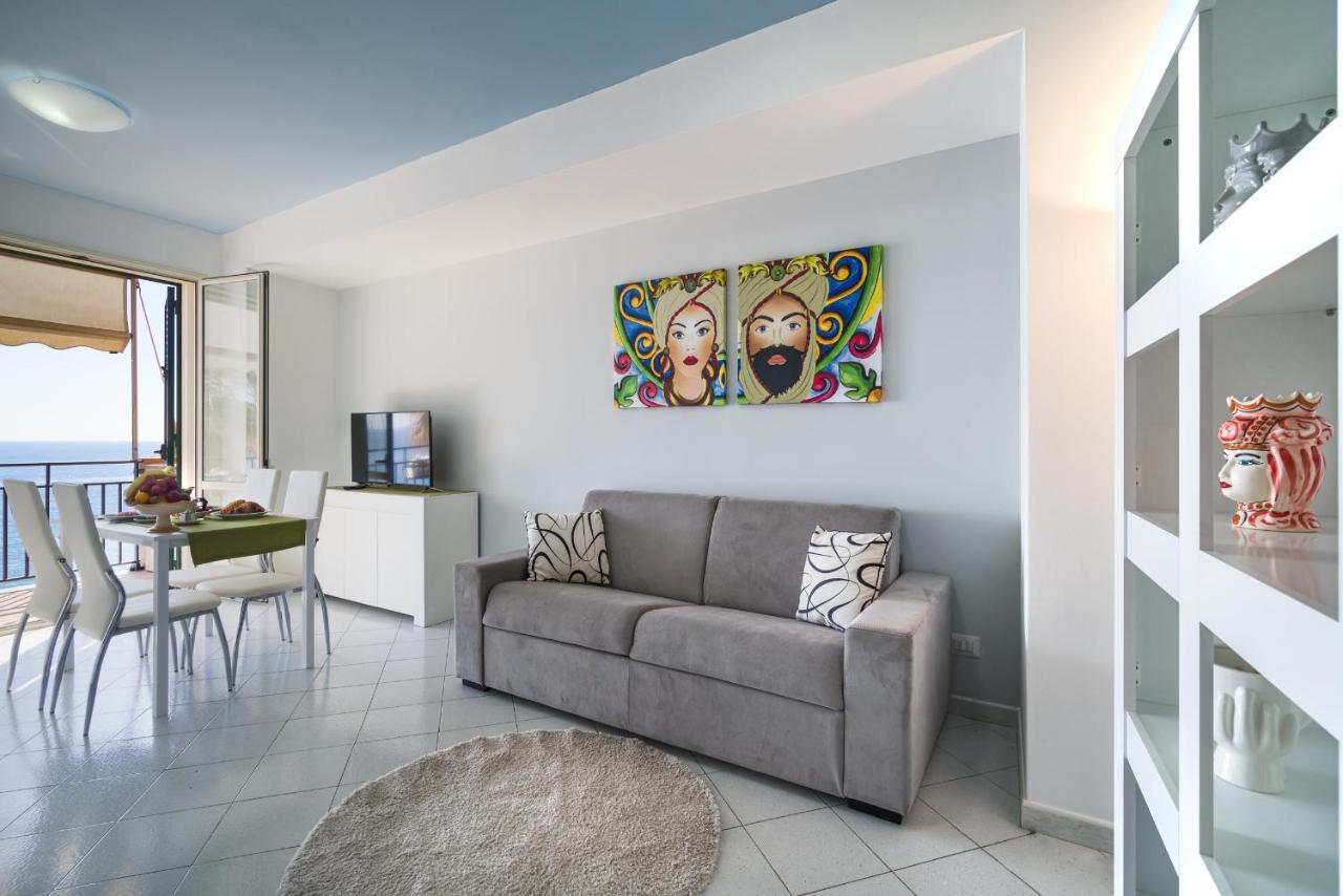 Ferienwohnung Loft Balcone Sul Mare Letojanni Exterior foto