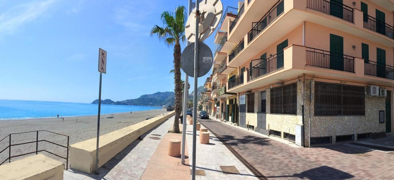Ferienwohnung Loft Balcone Sul Mare Letojanni Exterior foto